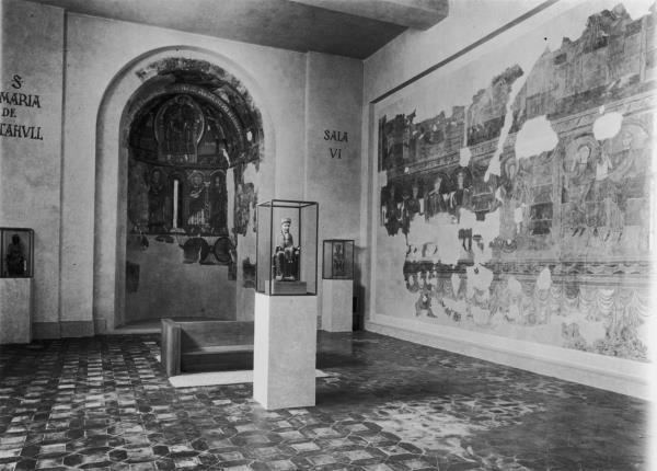 El nuevo montaje del Museo de Arte de Cataluña hizo posible una disposición ordenada de los materiales, hacia 1934