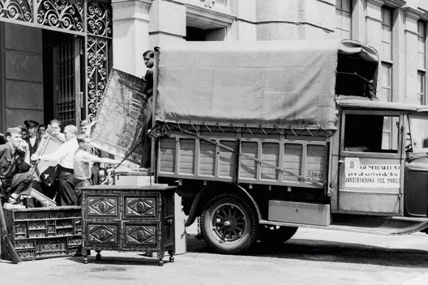 Entrada de las obras requisadas, julio de 1936. © Archivo Fotográfico de Barcelona. Joan Vidal Ventosa