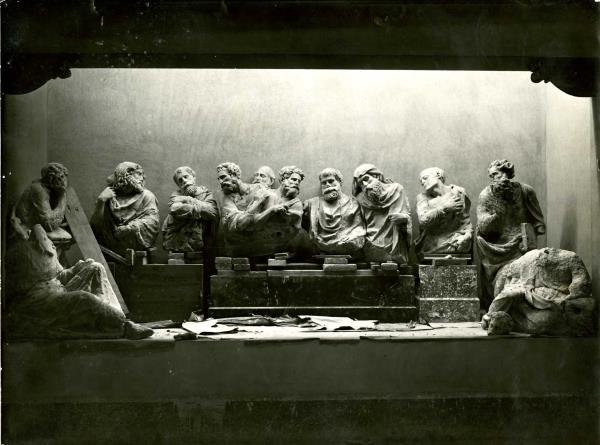 Assembly of the artwork in 1934