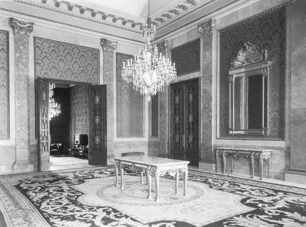 The private rooms of King Alfonso XIII and Queen Victoria Eugenia were situated on either side of the Throne Room