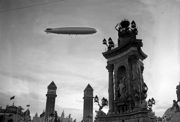 The Graf Zeppelin airship flying over the Three Seas Fountain, 1929