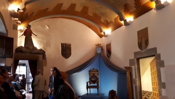 Saló d'entrada. La porta de la dreta és un trompe l'oeil . ©Salvador Dalí, Fundació Gala-Salvador Dalí, Figueres, 2018