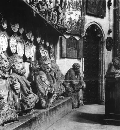 Apòstols de la Dormició en la capella reial de Santa Àgata. Imatge anterior a l'any 1932