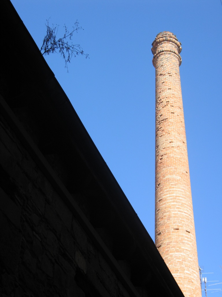 The chimney of La Seca. Photo: Albert Estrada-Rius