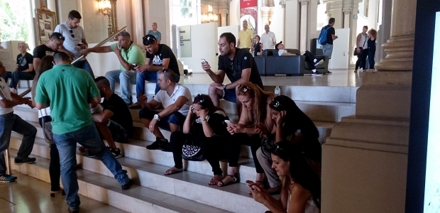 Museum audiences are increasingly using mobile. Visitors in the lobby of our museum. Photo: Maurici Dueñas